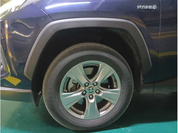 Car image 9