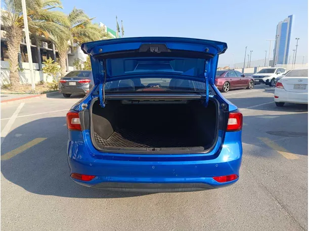 Car image 27