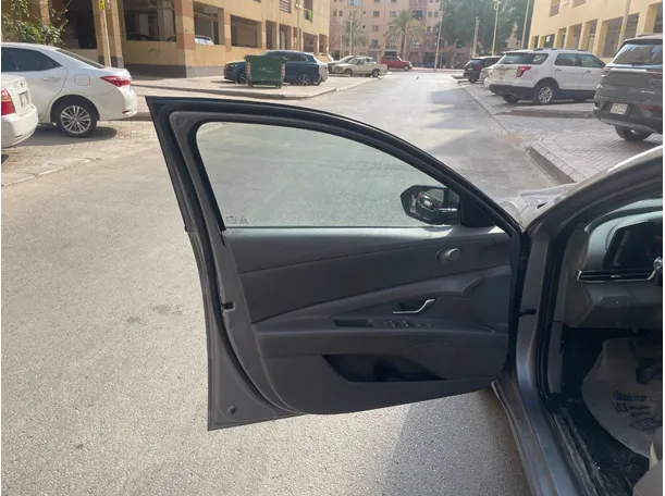 Car image 10