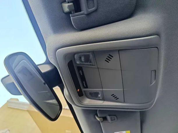 Car image 30