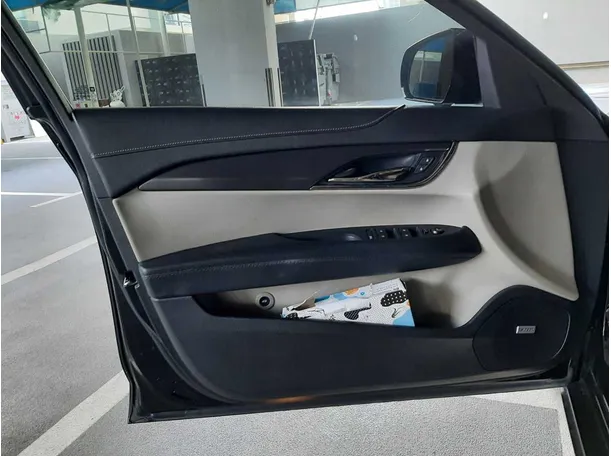 Car image 10