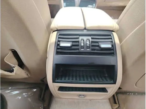 Car image 35