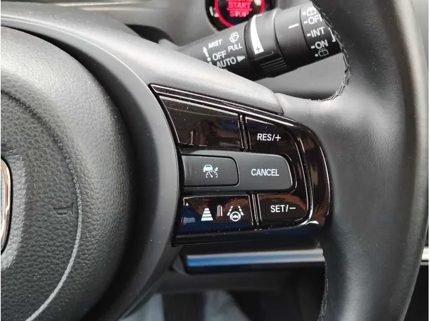 Car image 26