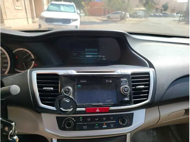 Car image 27