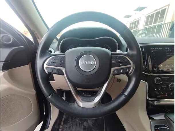 Car image 24