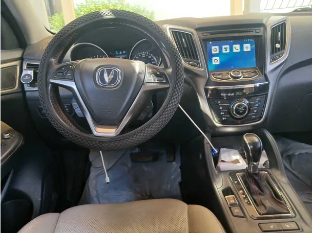 Car image 14