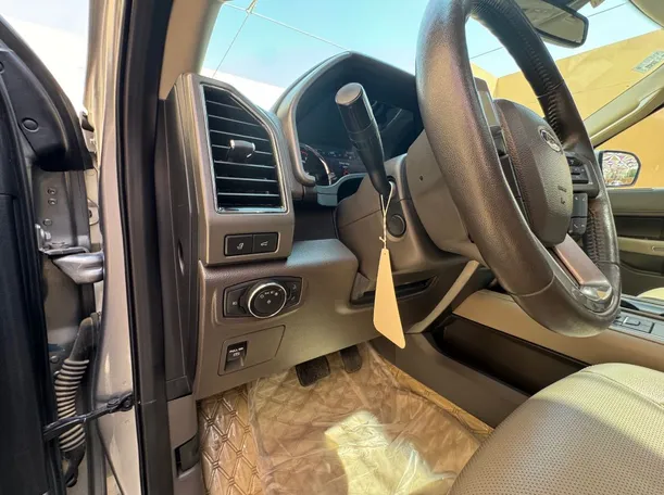 Car image 28