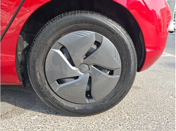 Car image 9