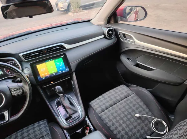 Car image 18
