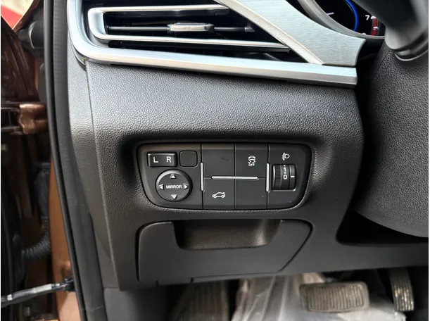Car image 26