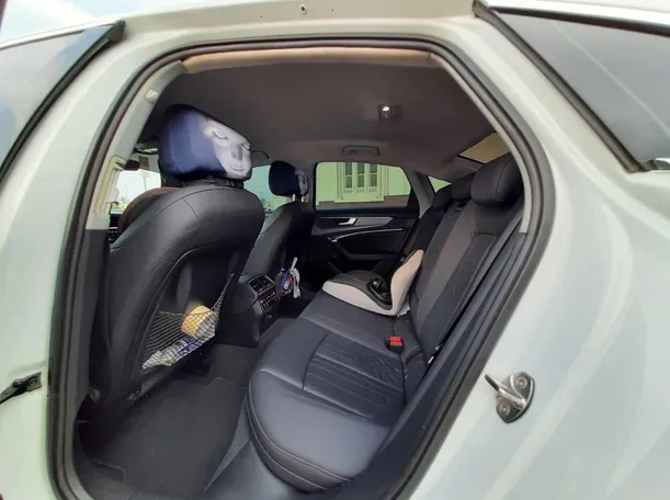 Car image 13