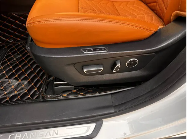 Car image 26