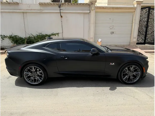 Car image 4