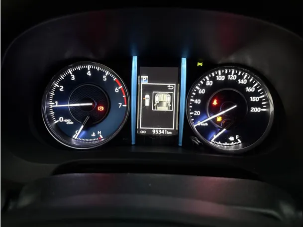 Car image 24