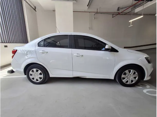 Car image 8