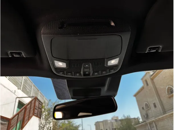 Car image 25