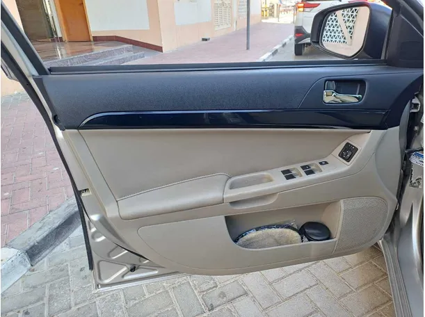 Car image 10