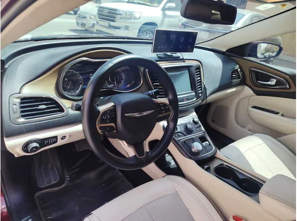 Car image 12