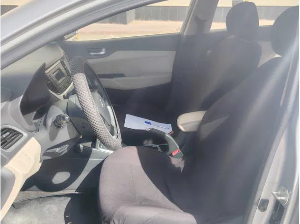 Car image 13