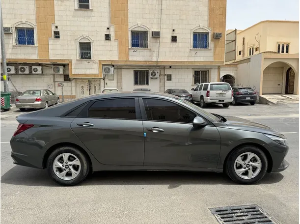 Car image 4