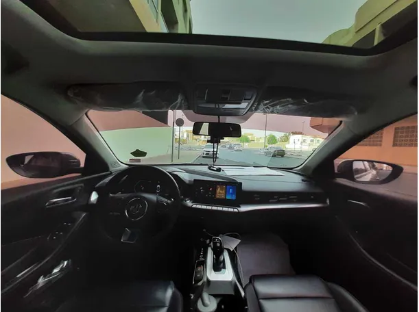 Car image 14