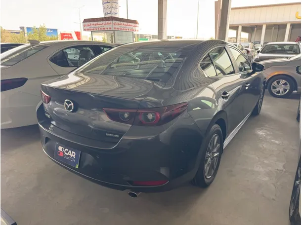 Car image 4