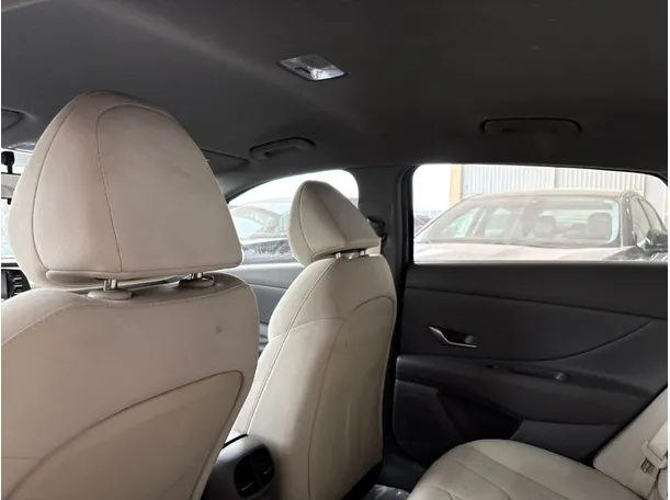 Car image 19