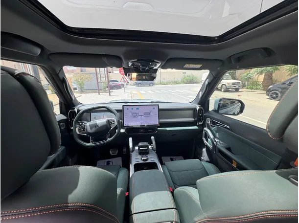 Car image 14