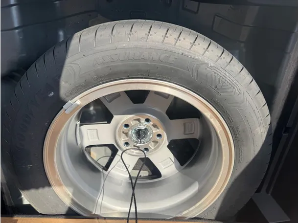 Car image 22