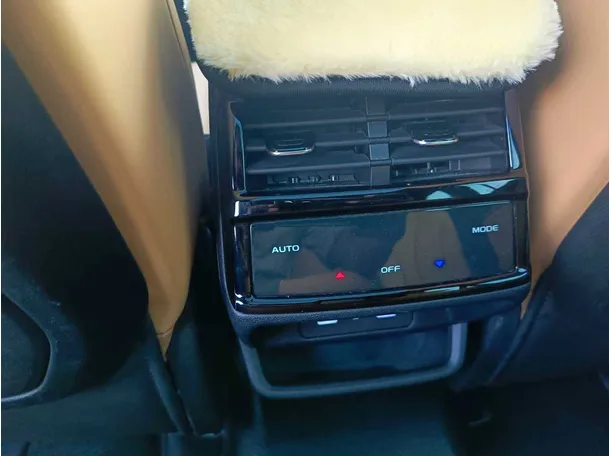 Car image 36