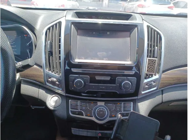 Car image 16