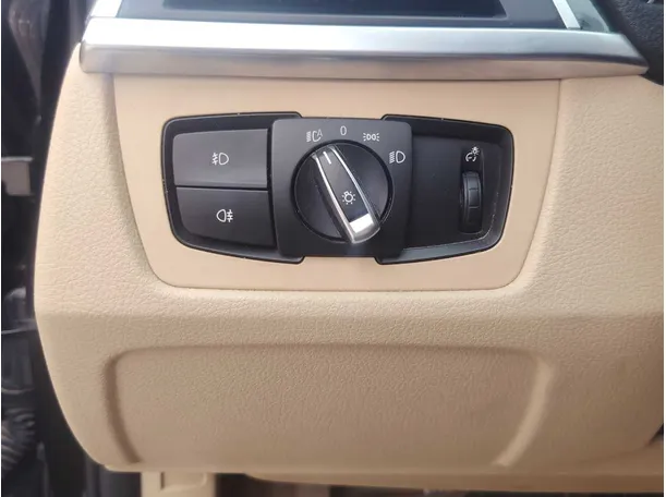 Car image 36