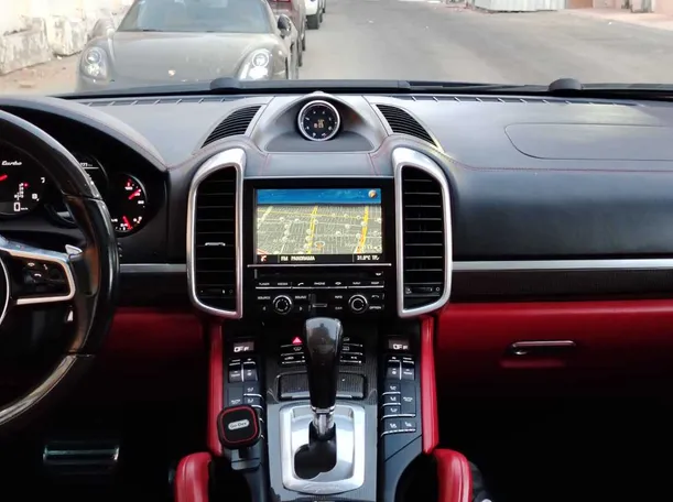 Car image 19