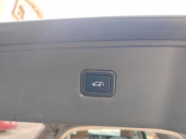 Car image 33