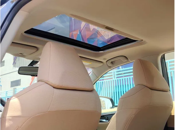 Car image 17