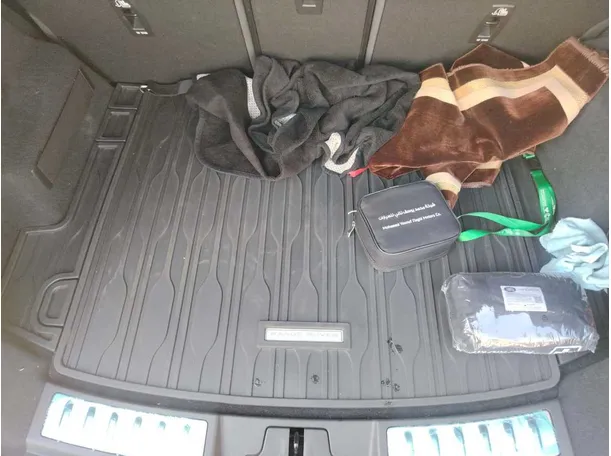 Car image 32