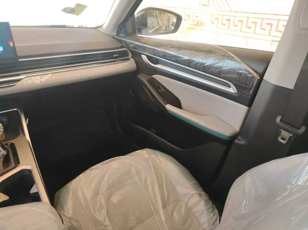 Car image 37