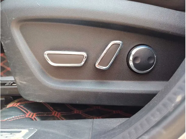 Car image 26