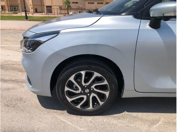 Car image 9