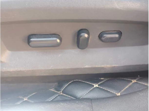 Car image 29