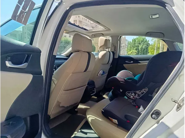 Car image 16