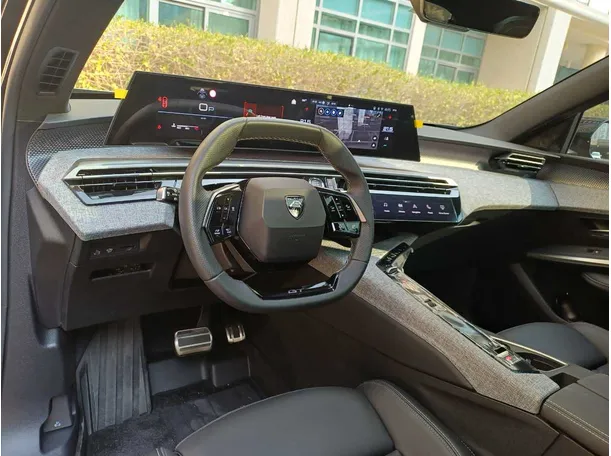 Car image 11