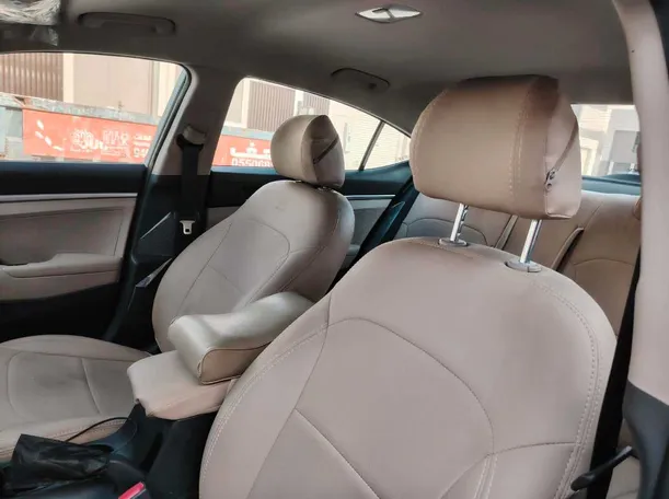 Car image 13
