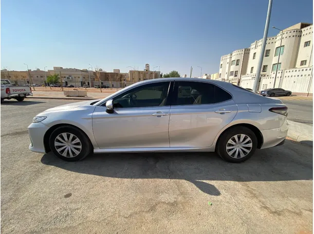 Car image 8