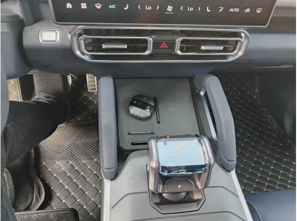 Car image 23