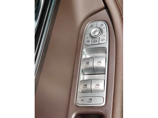 Car image 32