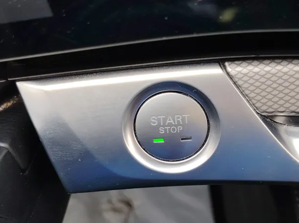 Car image 32
