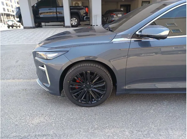 Car image 9