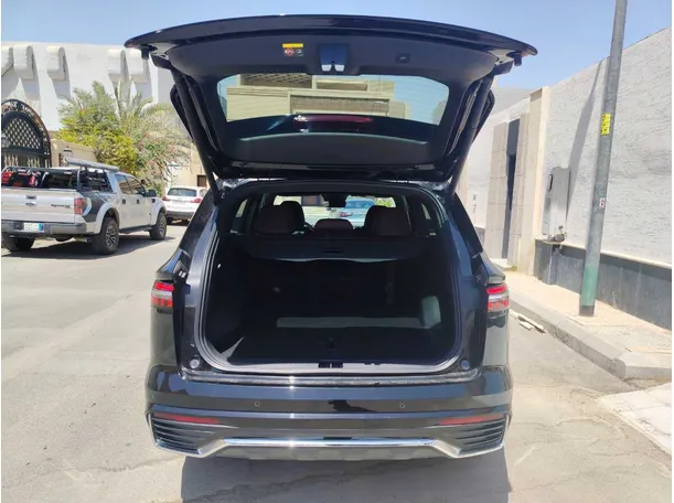 Car image 26