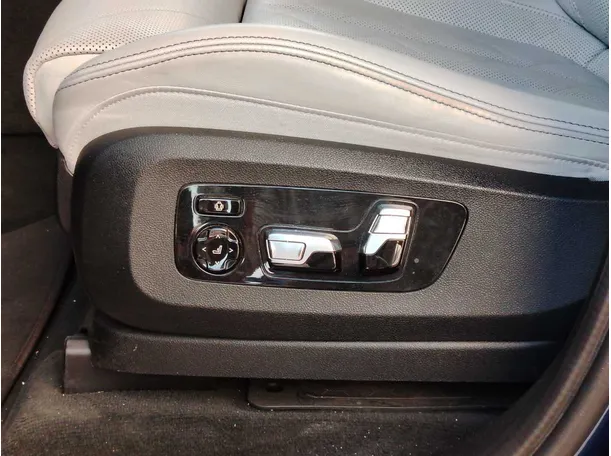 Car image 32